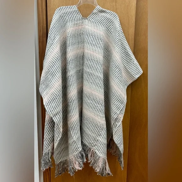 New America & Beyond Winter Cape in Pink/Black/White/Cream - No Size - Picture 7 of 9